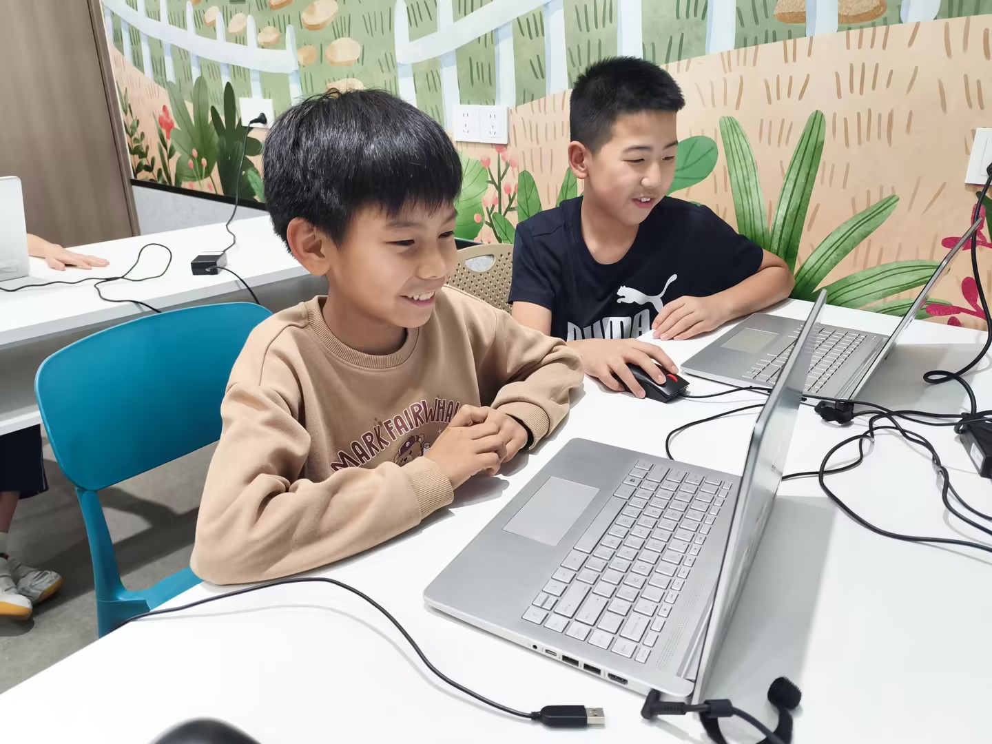 谭俊研 比耶搞怪