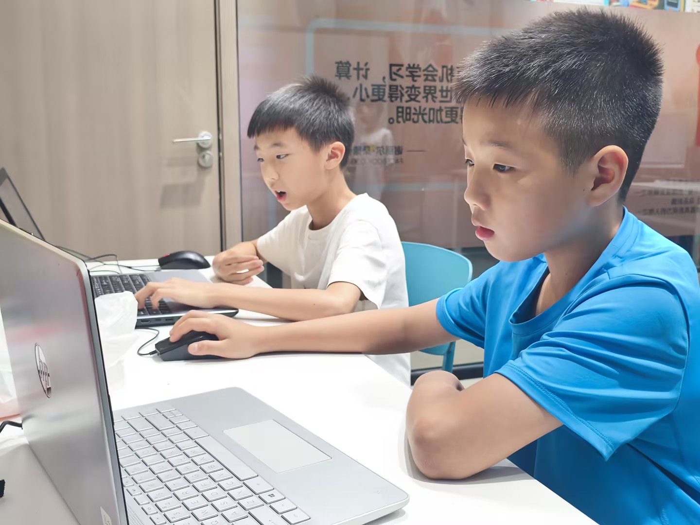 王子墨 正面微笑