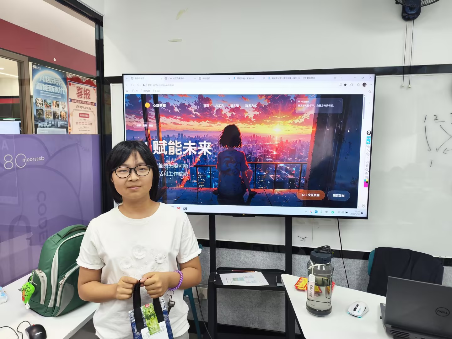 张雨禾 比V搞怪